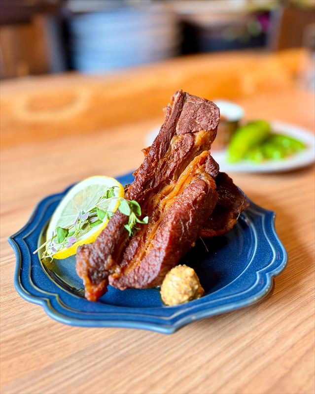 昼は喫茶店、夜はビストロ酒場「喫茶ラヴリ / YORU NO MARUMASA」がグランフェスタにオープン│姫路市