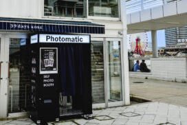 兵庫初上陸！韓国発「Photomatic」のセルフフォトブースが神戸ポートタワーの真向かいに登場