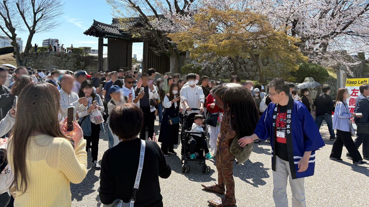 福崎町、河童の「ガジロウ」世界遺産・姫路城で「お偉方」に捕まる！？兵庫県知事に偶然出逢うの巻