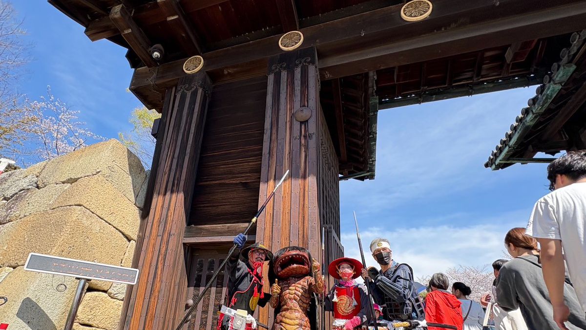 福崎町、河童の「ガジロウ」世界遺産・姫路城で「お偉方」に捕まる！？兵庫県知事に偶然出逢うの巻