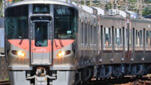 播但線でピンクの新型車両「Urara」が走る！103系引退へカウントダウンか