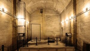 【鶉野飛行場跡】巨大防空壕で「白鷺隊」の遺書をたどる新規映像が公開。GWは毎日8回上映へ