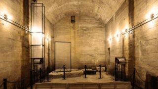 【鶉野飛行場跡】巨大防空壕で「白鷺隊」の遺書をたどる新規映像が公開。GWは毎日8回上映へ