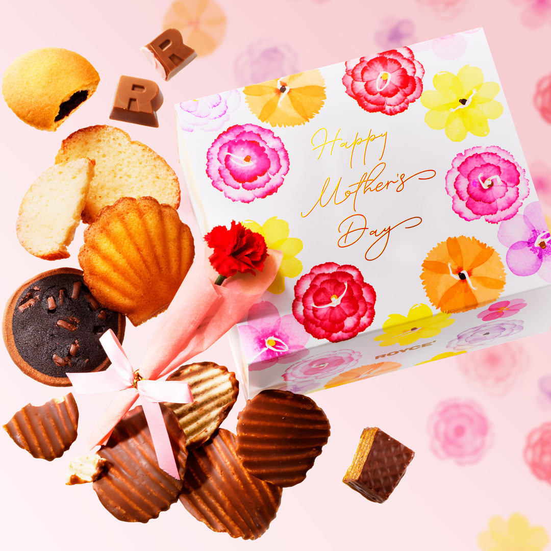 ロイズのLINEギフトに母の日限定セットが登場。カーネーション＆限定スリーブ付き