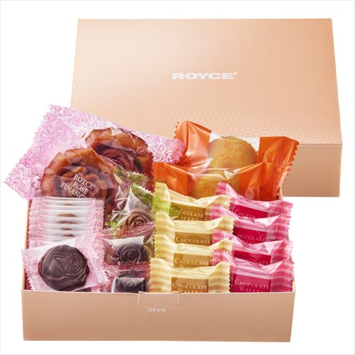 ロイズのLINEギフトに母の日限定セットが登場。カーネーション＆限定スリーブ付き