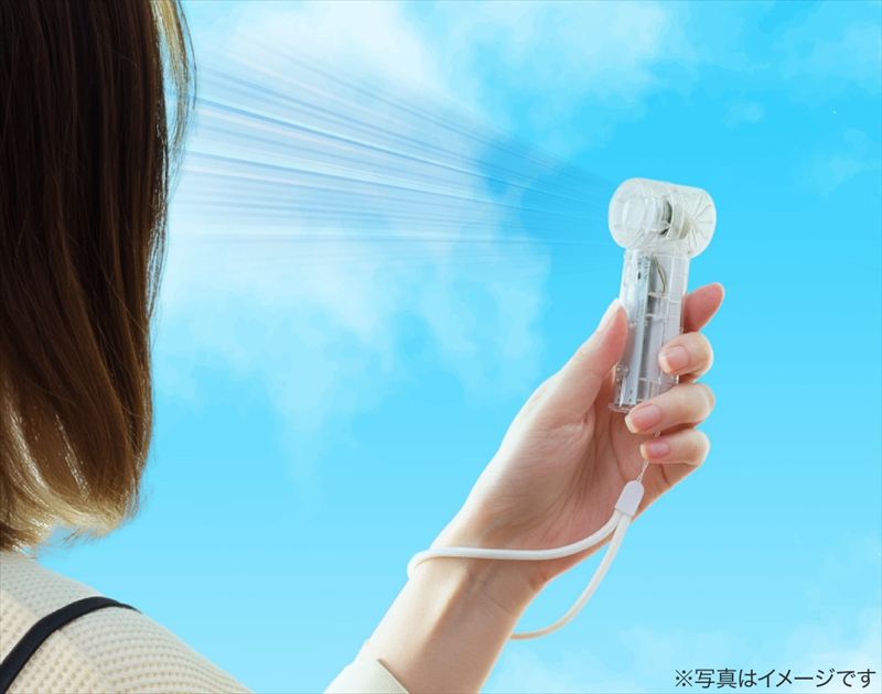ニトリ最小のコンパクトサイズでポケットにもすっぽり！清涼感があるクリアボディの「ミニ高速ファン」
