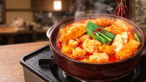 新店「赤から姫路WAT店」が７月オープン。名物の旨辛鍋や秘伝の焼肉で、日頃の疲れをスカッと吹き飛ばす