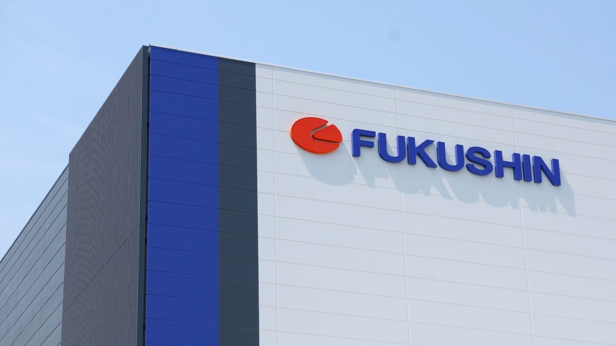 【福崎町】工場の中に青空!?福伸電機の最新「7号棟」に潜入!次世代EV事業の生産ラインを構築、地域の新規雇用創出へ