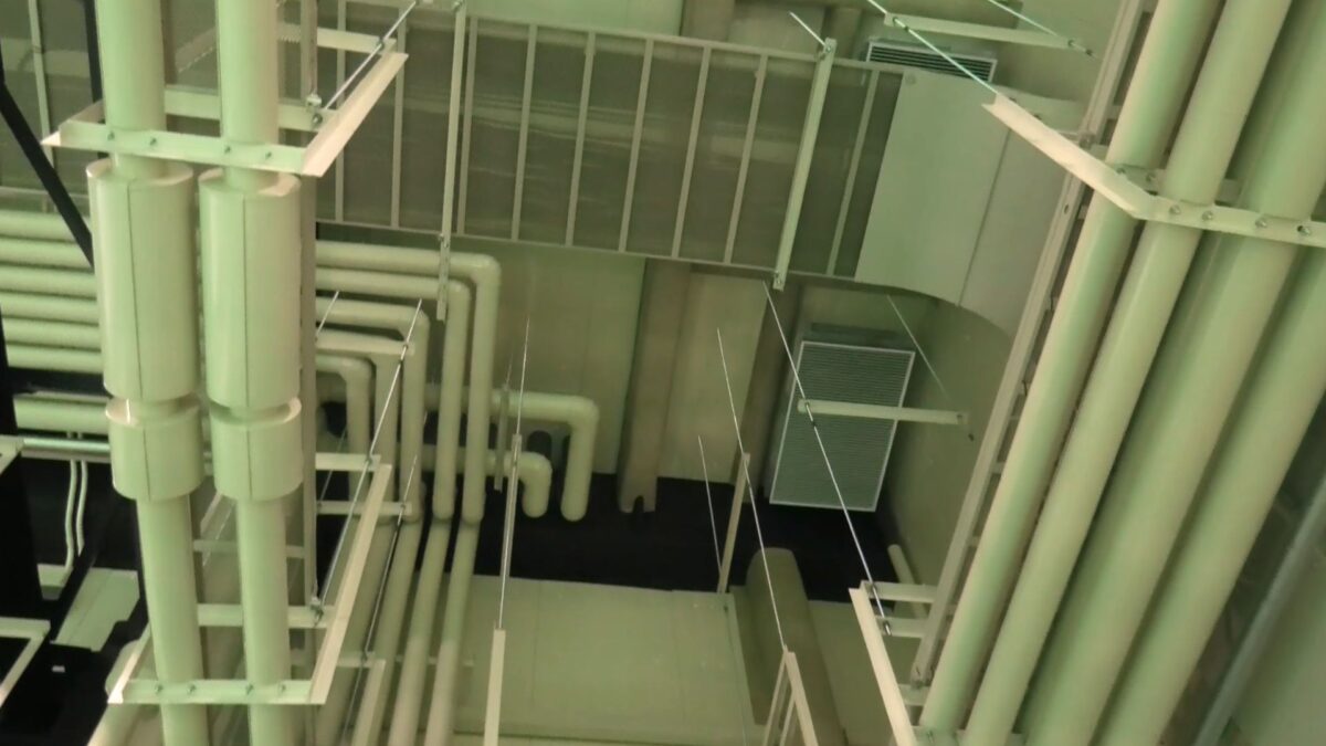 【福崎町】工場の中に青空!?福伸電機の最新「7号棟」に潜入!次世代EV事業の生産ラインを構築、地域の新規雇用創出へ