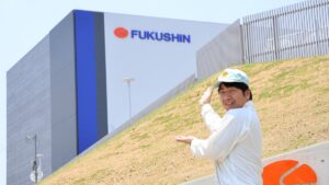 【福崎町】工場の中に青空！？福伸電機の最新「7号棟」に潜入！次世代EV事業の生産ラインを構築、地域の新規雇用創出へ