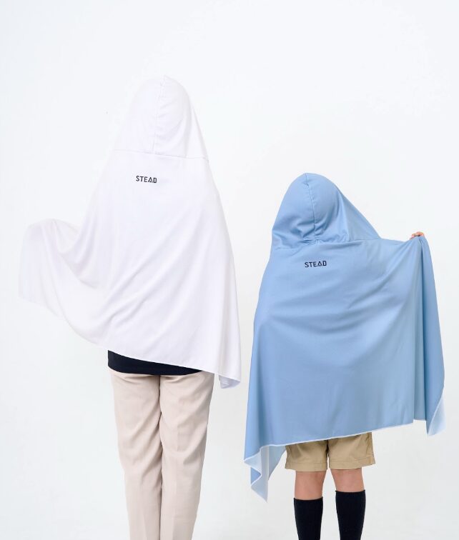 熱中症対策の救世主!水に濡らして振るだけで、即ひんやり。「冷感アイスポンチョ」が再販開始
