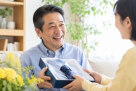 父の日、みんな何を贈ってる？プレゼントの定番と予算を調査