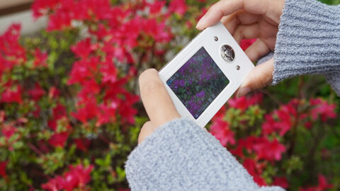 日常を気軽に撮る楽しさ。わずか9.4mmのスリムなデジカメ「Leaf Camera」が発売