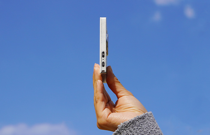 日常を気軽に撮る楽しさ。わずか9.4mmのスリムなデジカメ「Leaf Camera」が発売